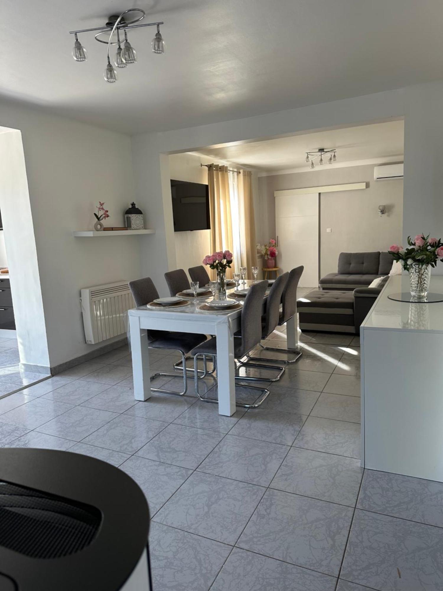 Villa Climatise Avec Piscine Et Jacuzzi Carpentras Eksteriør billede