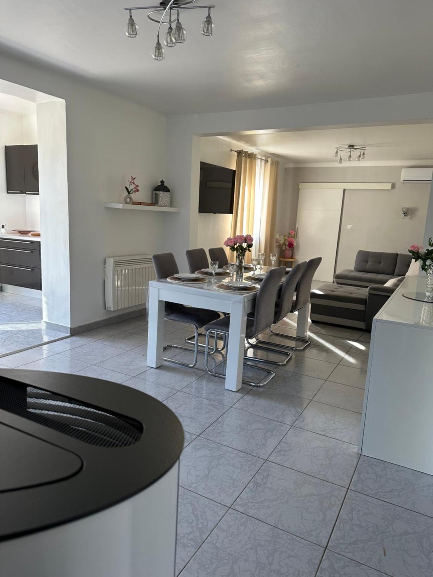 Villa Climatise Avec Piscine Et Jacuzzi Carpentras Eksteriør billede